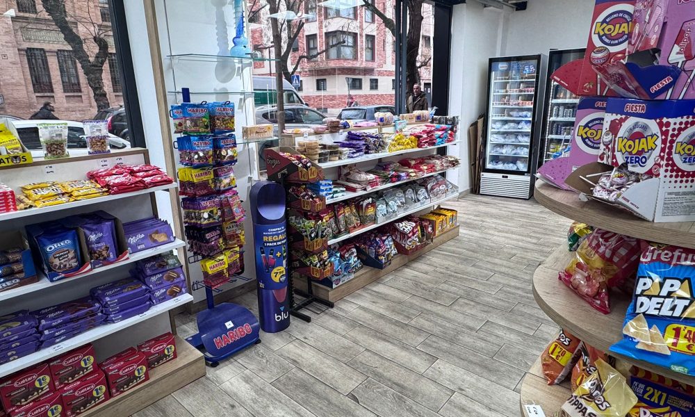 Tienda de alimentación 24h en el barrio de Miraflores, Sevilla, abierta de noche para compras urgentes